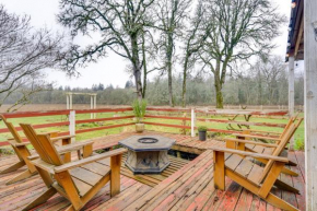 5 Mi to Hillsboro Peaceful Home with Fire Pit